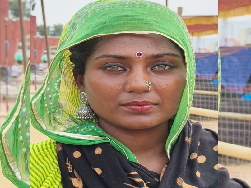 Ajmer News, Pushkar Monalisa, Kalbelia dancer Suman, Pushkar Fair 2025, Ajmer viral girl, Suman who went viral on social media, Suman with intoxicating eyes, Rajasthan Monalisa, Suman of the sandy dunes, sensation of Pushkar Fair, Rajasthan's folk culture, अजमेर न्यूज, पुष्कर की मोनालिसा, कालबेलिया डांसर सुमन, पुष्कर मेला 2025, अजमेर की वायरल गर्ल, सोशल मीडिया पर वायरल सुमन, नशीली आंखों वाली सुमन, राजस्थान की मोनालिसा, रेतीले धोरों की सुमन, पुष्कर मेले की सनसनी, राजस्थान की लोक संस्कृति