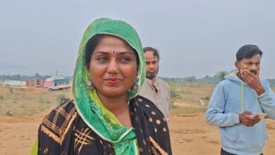 Monalisa of Pushkar: पुष्कर मेले में छाई नई ‘मोनालिसा’, जानिए क्या लगाती है अपनी नशीली आंखों में