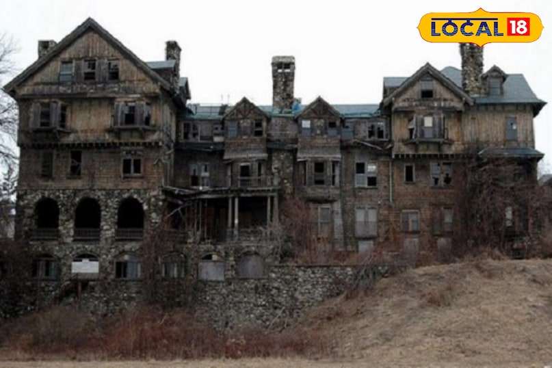 खैराताबाद साइंस कॉलेज की डिसेक्शन लैब के भूत हैदराबाद के एक साइंस महाविद्यालय का निर्माण तो ज्ञान-विज्ञान को बढ़ावा देने के लिए किया गया था, लेकिन एक दुखद घटना ने इसे एक डरावनी जगह में तब्दील कर दिया। अफवाहें हैं कि कॉलेज की प्रयोगशालाओं में उन लाशों के भूत भटकते हैं, जिनका इस्तेमाल शरीर रचना साइंस के प्रयोगों के लिए किया जाता था। छात्रों और स्टाफ ने रात में लैब्स से आती हुई आवाज़ें और अस्पष्ट आकृतियाँ देखने की बात कही थी 