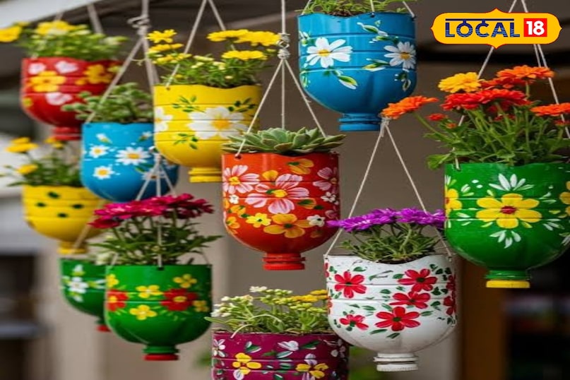 प्लास्टिक/ग्लास बोतलों को बनाएं डेकोरेटिव आइटम प्लास्टिक की बोतलों को काटकर उन्हें रंगीन पेंट करें और उनमें मिट्टी डालकर छोटे-छोटे पौधे लगाएं। खिड़की की सिल या बालकनी में रखें। वहीं, ग्लास बोतलों को पेंट करके उनमें फेयरी लाइट्स भर दें और बेडसाइड टेबल पर रखें। इससे एक शानदार एम्बिएंस बनेगी। प्लास्टिक/ग्लास बोतलों को बनाएं डेकोरेटिव आइटम प्लास्टिक की बोतलों को काटकर उन्हें रंगीन पेंट करें और उनमें मिट्टी डालकर छोटे-छोटे पौधे लगाएं। खिड़की की सिल या बालकनी में रखें। वहीं, ग्लास बोतलों को पेंट करके उनमें फेयरी लाइट्स भर दें और बेडसाइड टेबल पर रखें। इससे एक शानदार एम्बिएंस बनेगी।