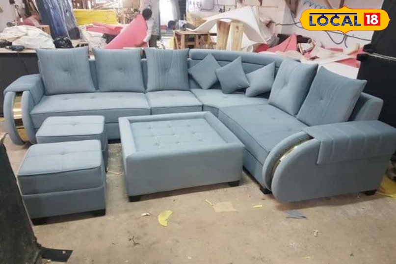 द मॉड्यूलर सोफा मॉड्यूलर सोफा छोटे-बड़े हर तरह के लिविंग रूम के लिए परफेक्ट है। इसके अलग-अलग टुकड़ों को आप अपनी ज़रूरत और स्पेस के हिसाब से जोड़ सकते हैं। L-शेप, U-शेप या एक सीधी लाइन में यह आपकी मर्जी पर निर्भर करता है। यह सोफा रूम को क्लटर-फ्री और ओपन दिखाता है जो मॉडर्न डिजाइन का एक बड़ा हिस्सा है। द मॉड्यूलर सोफा मॉड्यूलर सोफा छोटे-बड़े हर तरह के लिविंग रूम के लिए परफेक्ट है। इसके अलग-अलग टुकड़ों को आप अपनी ज़रूरत और स्पेस के हिसाब से जोड़ सकते हैं। L-शेप, U-शेप या एक सीधी लाइन में यह आपकी मर्जी पर निर्भर करता है। यह सोफा रूम को क्लटर-फ्री और ओपन दिखाता है जो मॉडर्न डिजाइन का एक बड़ा हिस्सा है।