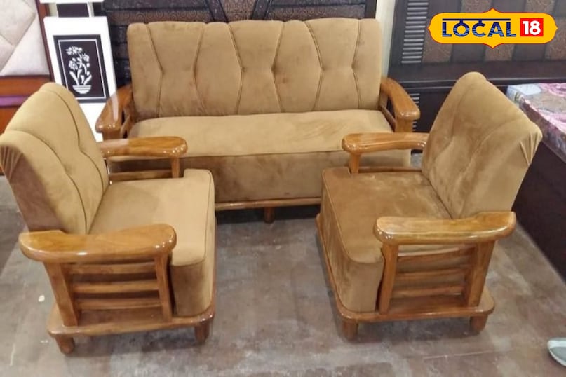 द स्कल्प्चरल सोफा ये सोफे सीधी-सादी लाइनों से हटकर होते हैं। इनमें ऑर्गेनिक कर्व्स, अनोखे शेप्स और असममित डिजाइन देखने को मिलते हैं। यह सोफा नहीं, एक आर्ट पीस होता है। यह सोफा बिना कुछ कहे ही पूरे कमरे का सेंटर ऑफ अट्रैक्शन बन जाता है। यह आपकी पर्सनल स्टाइल और क्रिएटिविटी को दर्शाता है। द स्कल्प्चरल सोफा ये सोफे सीधी-सादी लाइनों से हटकर होते हैं। इनमें ऑर्गेनिक कर्व्स, अनोखे शेप्स और असममित डिजाइन देखने को मिलते हैं। यह सोफा नहीं, एक आर्ट पीस होता है। यह सोफा बिना कुछ कहे ही पूरे कमरे का सेंटर ऑफ अट्रैक्शन बन जाता है। यह आपकी पर्सनल स्टाइल और क्रिएटिविटी को दर्शाता है।