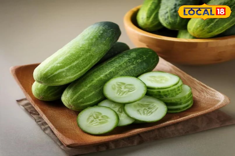 खीरा किमची बनाने के लिए कौन-कौन सी चीजों कि जरूरत होती है? खीरा 3–4 मध्यम आकार, नमक, लाल मिर्च फ्लेक्स, लहसुन कुटा हुआ अदरक, चीनी, सिरका या नींबू का रस सोया सॉस, हरा प्याज और थोड़ा तिल चाहिए होगा.