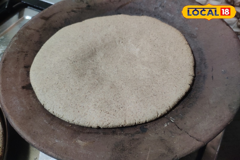 इस तरह बनाए बाजरे की रोटी