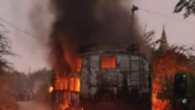 राजस्थान में फिर से हादसा! बिजली के तार से छूने भर से बस में लगी आग, धुआं–धुआं हुआ गांव