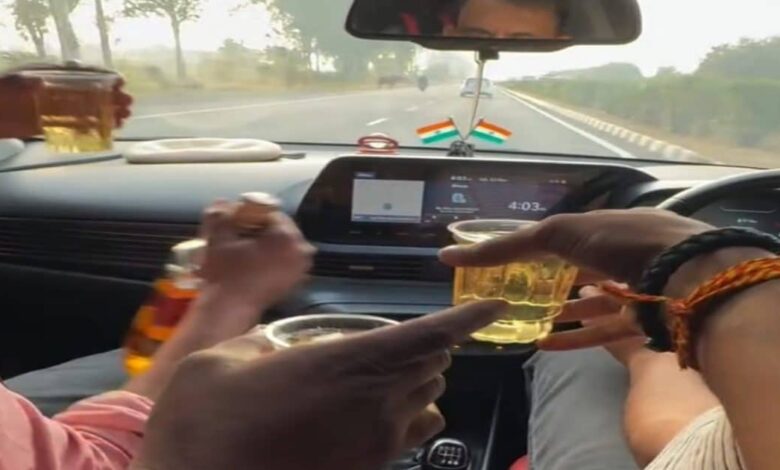 धौलपुर में पुलिस का शर्मनाक वीडियो वायरल! चौकी प्रभारी कार के अंदर कर रहे थे ऐसा काम, एसपी ने किया सस्पेंड