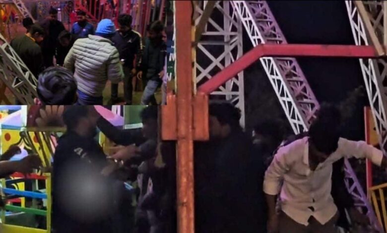 धौलपुर न्यूज: शरद महोत्सव मेले में बाउंसरों की गुंडागर्दी, दो युवकों को झूले से पटककर डंडों से पीटा, वीडियो वायरल