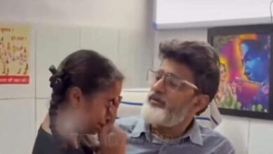 डॉ. शर्मा के एपीओ आदेश से रो पड़ा बड़गांव, लोग बोले- हमारी आखिरी उम्मीद मत छीनो, ऐसे डॉक्टर दोबारा नहीं मिलते