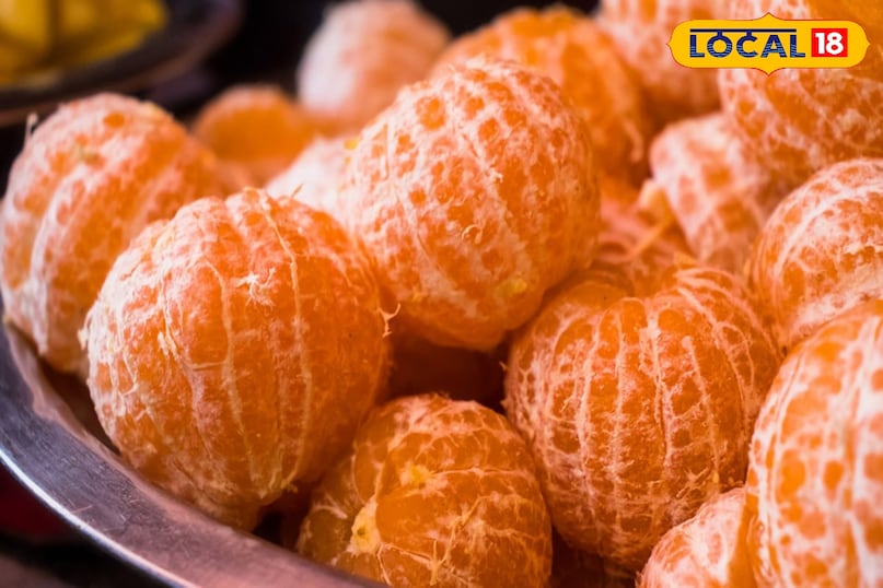 जबकि संतरा भारी होता है तो उसमें पानी की भरपूर मात्रा होती है जबकि संतरा भारी होता है तो उसमें पानी की भरपूर मात्रा होती है