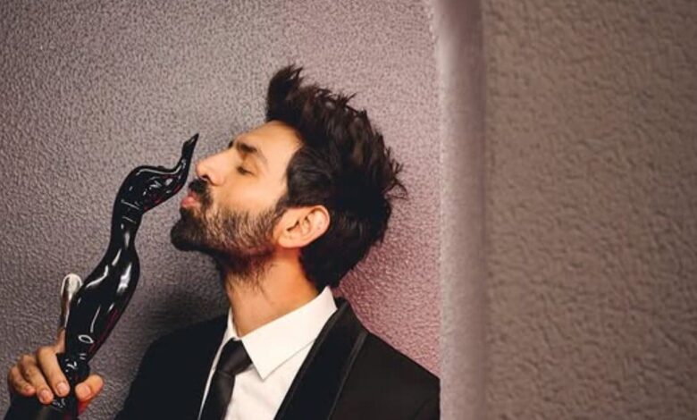 35 साल का वो आउटसाइड स्टार, जिसने डेब्यू में मारा 5 मिनट लंबा डायलॉग, बन बैठा रोम-कॉम का किंग