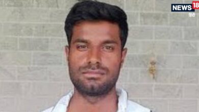 Akash Kumar 11 ball fifty: आकाश कुमार ने 11 गेंदों पर अर्धशतक जड़कर वल्ड रिकॉर्ड बना दिया है. मेघालय के बल्लेबाज ने रणजी ट्रॉफी प्लेट ग्रुप मैच में अरुणाचल प्रदेश के खिलाफ यह उपलब्धि हासिल की. वह फर्स्ट क्लास क्रिकेट में सबसे तेज अर्धशतक जड़ने वाले बल्लेबाज बन गए हैं. उन्होंने इस दौरान 13 साल पुराना विश्व रिकॉर्ड ध्वस्त किया.