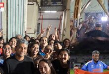 Amol Muzumdar Women World Cup 2025: महिलाओं से घिरे कोच अमोल मजूमदार, पड़ोसियों ने सिर आंखों पर बिठाया, घर लौटने पर ग्रैंड वेलकम