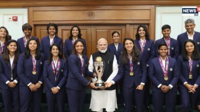 Indian womens team led by Harmanpreet Kaur met PM Modi: आईसीसी वनडे विश्व कप में चैंपियन बनने के बाद भारतीय महिला क्रिकेट टीम पीएम मोदी से मिलीं.