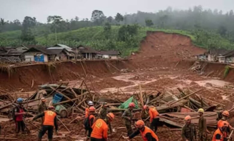 Indonesia Central Java island landslide | 11 killed in Indonesia landslide | इंडोनेशिया में भूस्खलन
