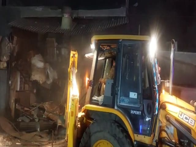 खाना खाते-खाते आ गई मौत... जयपुर के रेस्टोरेंट में अचानक गिरी छत, मचा हड़कंप!