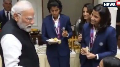 Narendra Modi Serves Food To Pratika Rawal: VIDEO: कौन हैं वो महिला क्रिकेटर? जिन्हें पीएम ने अपने हाथों से परोसा खाना