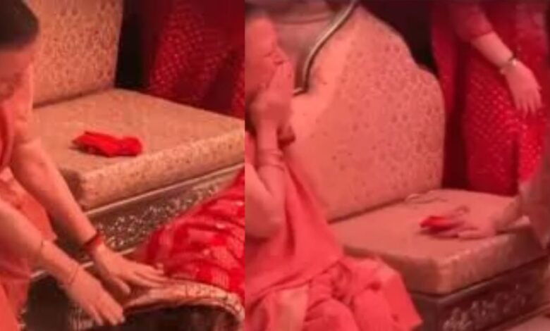 Nita Ambani Birthday | Nita Ambani Mother Blessings- जन्मदिन पर नीता अंबानी का भावुक पल, मां के चरणों में दंडवत होकर लिया आशीर्वाद, वीडियो देख आंखें भर आएंगी