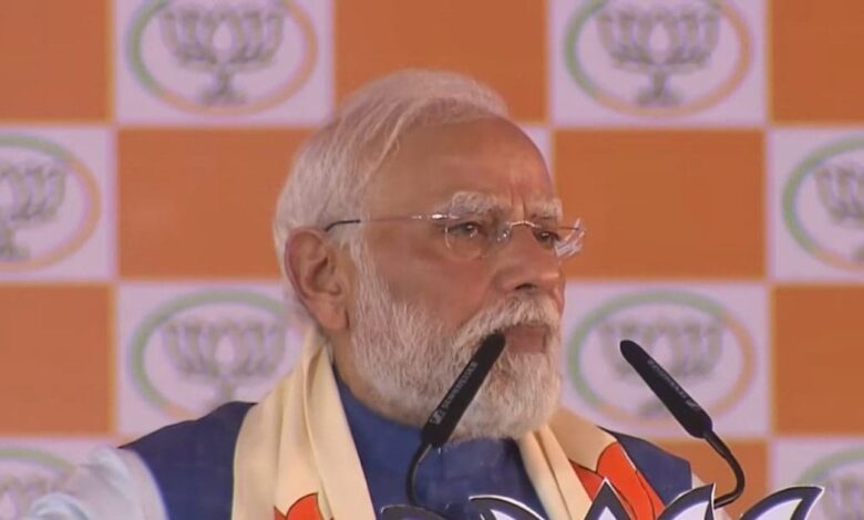PM Modi LIVE: पटना में PM मोदी का रोडशो, रूट पर उमड़ा जनसैलाब, कई किलोमीटर लंबी कतारें