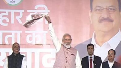 PM Modi speech live update: बीजेपी हेडक्‍वार्टर पहुंचे पीएम मोदी, बिहार स्‍टाइल में लहराया गमछा