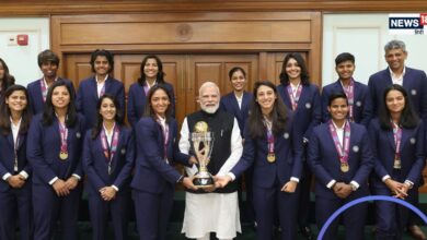 Pratika Rawal arrives to meet PM Narendra Modi with plaster cast: भारतीय महिला टीम की युवा ओपनर बल्लेबाज प्रतिका रावल चोटिल पैर के साथ पीएम मोदी से मिलीं.