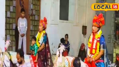 Sikar News: सीकर में पिता ने तोड़ी परंपरा, घोड़ी पर बैठाकर निकाली बेटियों की बिंदौरी, जीत लिया सबका दिल