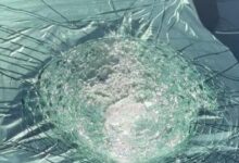 Tesla कार पर आसमान से गिरे रहस्यमयी ऑब्जेक्ट ने साइंस जगत को चौंकाया.