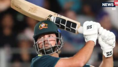 VIDEO: 129 मीटर लंबा सिक्स...डेविड ने अक्षर की गेंद पर जड़ा मॉन्स्टर सिक्स