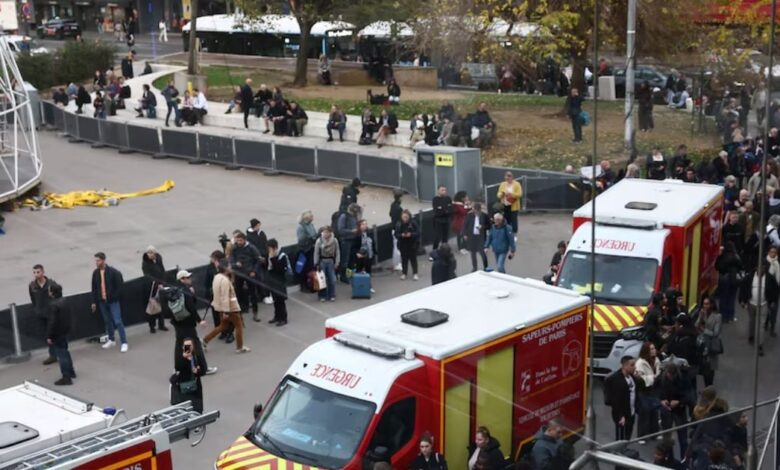 paris Policeman opened fire montparnasse Train station| man threatened passengers with a knife at paris railway station | पेरिस में पुलिस की शूटिंग