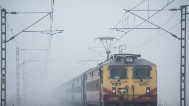 कोहरे की वजह से आगरा, भरतपुर समेत कई शहरों की ट्रेनें रद्द, रेलवे ने बताए नाम