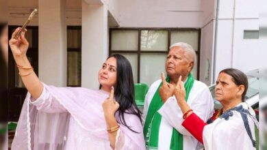 'क्या लालू राजनीति के धृतराष्ट्र बन गए हैं?' रोहिणी की पीड़ा से RJD में तूफान, परिवार में फिर टूट