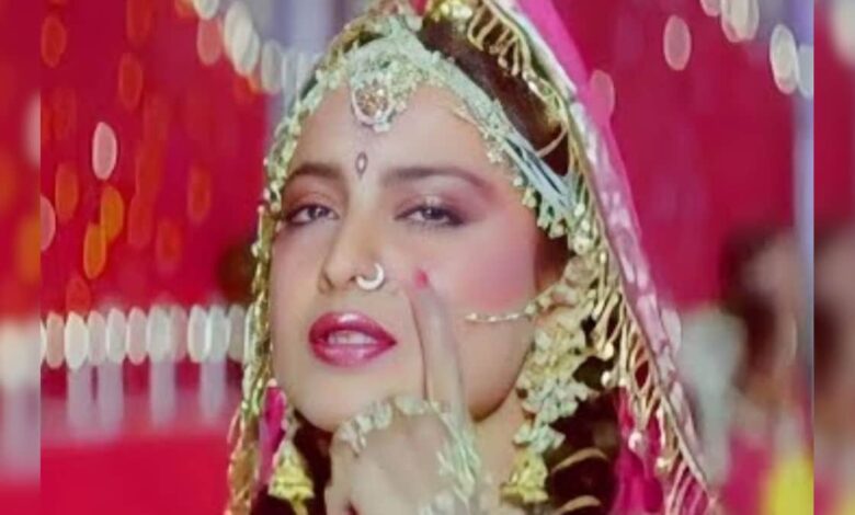 'गोरी कबसे हुई जवान, बन्ना ले जा अपने साथ...', रेखा को छेड़ने लगीं सखियां, शर्म से हुईं लाल, गाना निकला HIT