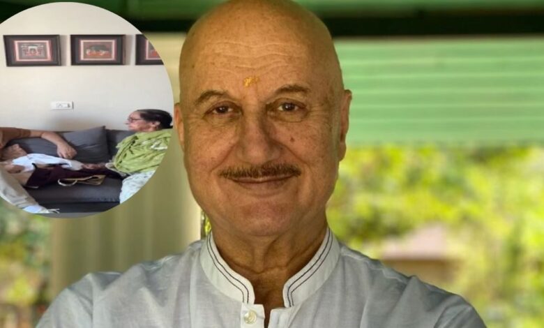 दुलारी देवी पर लगा डिब्बा भर 'पतीसा' खाने का इल्जाम, अनुपम खेर की मां ने दिया 'बेगुनाही' का सबूत, VIDEO वायरल