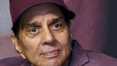 धर्मेंद्र का निधन बॉलीवुड इंडस्ट्री और फैंस के लिए बड़ा झटका.