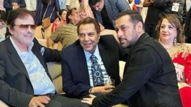 धर्मेंद्र को याद कर इमोशनल हुए संजय खान, फिल्म 'हकीकत' की शूटिंग का सुनाया किस्सा- 'हम सब डर गए लेकिन...'