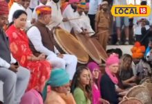 पुष्कर में बज उठे 101 नगाड़े! ध्वजारोहण के साथ शुरू हुआ भव्य मेला, हर कोई बोला – ऐसा नजारा पहली बार देखा