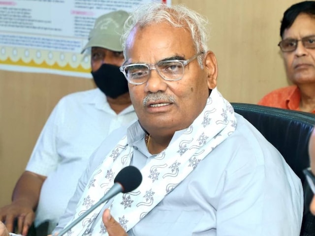 राजस्थान : सरकारी दफ्तरों में रोज गाया जाएगा वंदेमातरम्, 302 स्कूल होंगे मर्ज! राजस्थान : सरकारी दफ्तरों में रोज गाया जाएगा वंदेमातरम्, 302 स्कूल होंगे मर्ज!