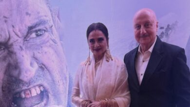 रेखा से मिलकर क्यों भावनाओं में बह गए अनुपम खेर? बोले- वो खूबसूरती और सादगी की मिसाल हैं