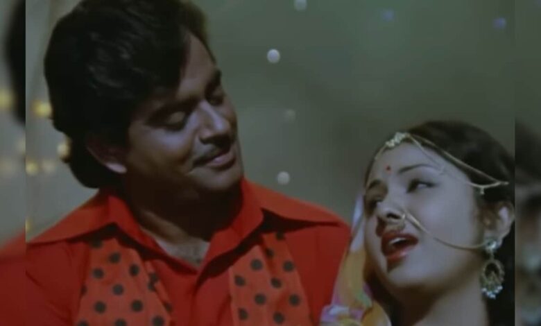 शत्रुघ्न सिन्हा को देख हीरोइन के दिल में बजी घंटी, प्यार का किया इजहार, धकड़नें बढ़ा देगा 48 साल पुराना गाना