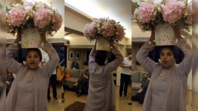 शबाना आजमी ने सिर फूलों का गुलदस्ता रख किया शम्मी कपूर के गाने पर डांस, बोलीं- मेरी इज्जत ही चली गई