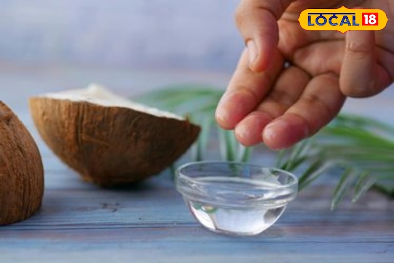रात को सोते समय नारियल तेल से मालिश करनी चाहिए