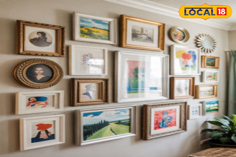 गैलरी वॉल यह आइडिया पर्सनल और डायनामिक है। फोटो, आर्टवर्क, मिरर, और यहां तक कि डेकोरेटिव ऑब्जेक्ट्स को एक साथ जोड़कर एक विजुअल स्टोरी क्रिएट करें। जैसे पारिवारिक यादें, ब्लैक एंड व्हाइट फोटो, या ट्रैवल मेमोरीज, फ्रेम्ड आर्ट के साथ वुडन लेटर्स, मेटल वॉल स्कल्पचर या छोटे शेल्फ जोड़ें। गैलरी वॉल यह आइडिया पर्सनल और डायनामिक है। फोटो, आर्टवर्क, मिरर, और यहां तक कि डेकोरेटिव ऑब्जेक्ट्स को एक साथ जोड़कर एक विजुअल स्टोरी क्रिएट करें। जैसे पारिवारिक यादें, ब्लैक एंड व्हाइट फोटो, या ट्रैवल मेमोरीज, फ्रेम्ड आर्ट के साथ वुडन लेटर्स, मेटल वॉल स्कल्पचर या छोटे शेल्फ जोड़ें।