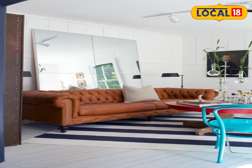 लाइटिंग एंड मिरर लाइट और रिफ्लेक्शन से दीवारें न सिर्फ रोशन होंगी, बल्कि स्पेस बड़ा और जादुई भी लगेगा। एक बड़ा मिरर प्राकृतिक रोशनी को दोगुना करके छोटे कमरे को विशाल बना सकता है। LED लाइट स्ट्रिप्स या बैकलिट पैनल्स मॉडर्न, ड्रामेटिक और यहां तक कि रंग बदलने वाली लाइटिंग से मूड सेट करें। लाइटिंग एंड मिरर लाइट और रिफ्लेक्शन से दीवारें न सिर्फ रोशन होंगी, बल्कि स्पेस बड़ा और जादुई भी लगेगा। एक बड़ा मिरर प्राकृतिक रोशनी को दोगुना करके छोटे कमरे को विशाल बना सकता है। LED लाइट स्ट्रिप्स या बैकलिट पैनल्स मॉडर्न, ड्रामेटिक और यहां तक कि रंग बदलने वाली लाइटिंग से मूड सेट करें।