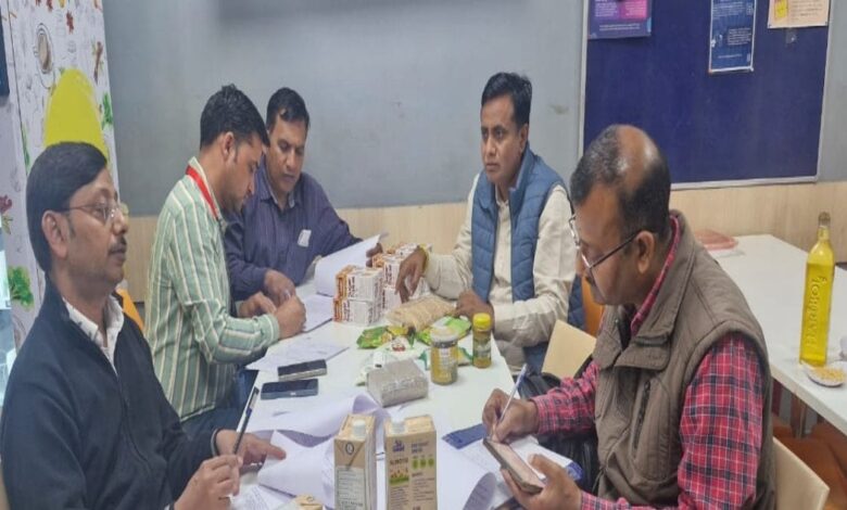 राजस्थान वालों सावधान! कहीं आप भी तो नहीं खा रहे एक्सपायर्ड सामान? यहां छापेमारी में निकले खतरनाक प्रोडक्ट