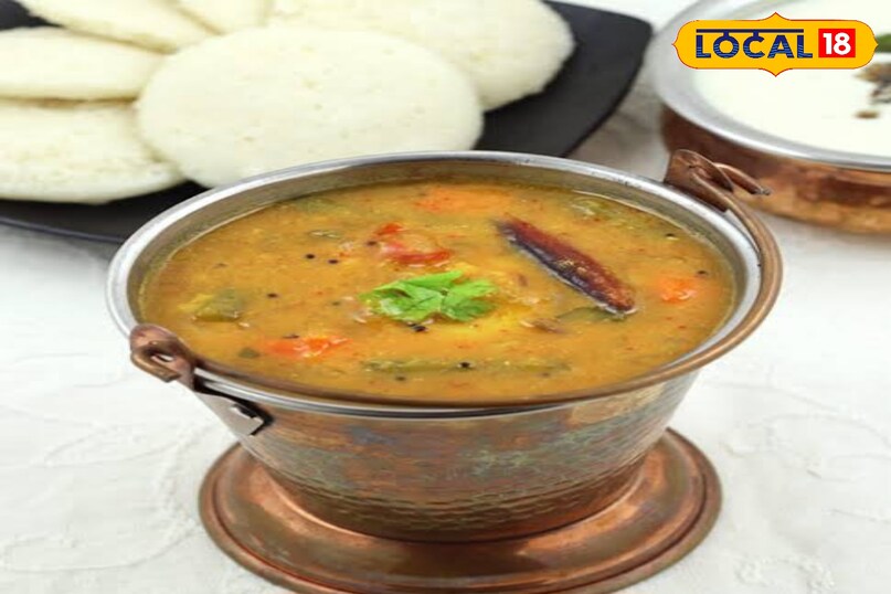 सब्ज़ी सांभर यह मसालेदार और तीखी दाल मौसमी सब्ज़ियों से भरी होती है और इमली से इसका स्वाद निखरता है। प्रोटीन और फाइबर से भरपूर इस संपूर्ण आहार को ब्राउन राइस या क्विनोआ के साथ परोसा जा सकता है। सब्ज़ी सांभर यह मसालेदार और तीखी दाल मौसमी सब्ज़ियों से भरी होती है और इमली से इसका स्वाद निखरता है। प्रोटीन और फाइबर से भरपूर इस संपूर्ण आहार को ब्राउन राइस या क्विनोआ के साथ परोसा जा सकता है।