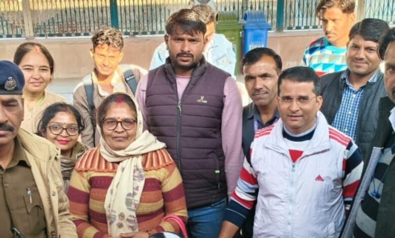 चलती ट्रेन में जन्मी बच्ची! इंसानियत की अनुपम मिसाल, 5 मिनट में ऐसे हुई सुरक्षित डिलीवरी