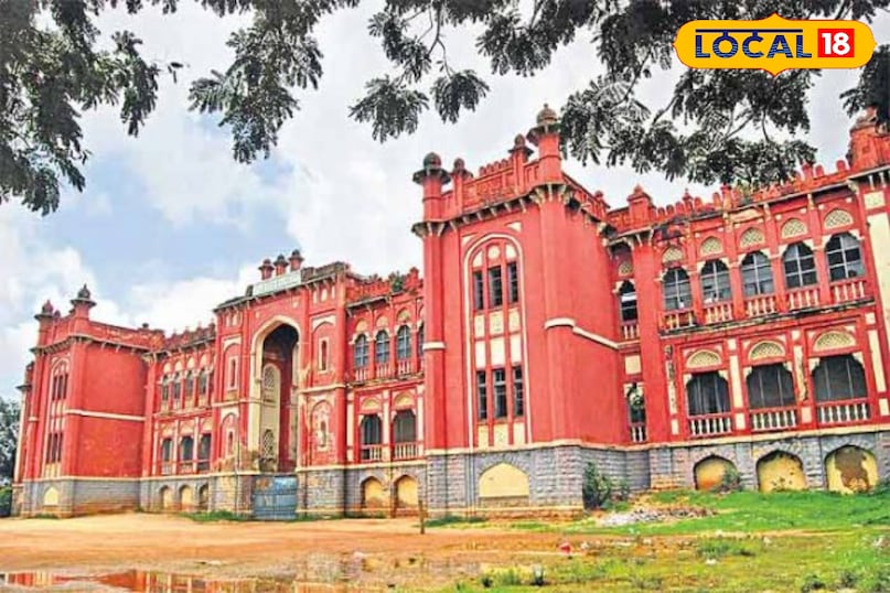 सरकारी सिटी कॉलेज 1929 मदरसा दार-उल-उलूम 1865 के रूप में शुरू हुआ यह संस्थान निज़ाम के समय में ही एक पूर्ण कॉलेज बन गया। आज यह उस्मानिया विश्वविद्यालय से संबद्ध है और अपनी सांस्कृतिक विविधता के लिए प्रसिद्ध है जहाँ 17 से अधिक भाषाएँ बोलने वाले छात्र एक साथ अध्ययन करते हैं।