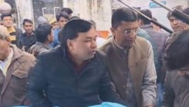 सड़क हादसे के शिकार हुए दंपति को बचाने आए लोगों को दूसरी कार ने कुचला, 4 की मौत, मच गया कोहराम