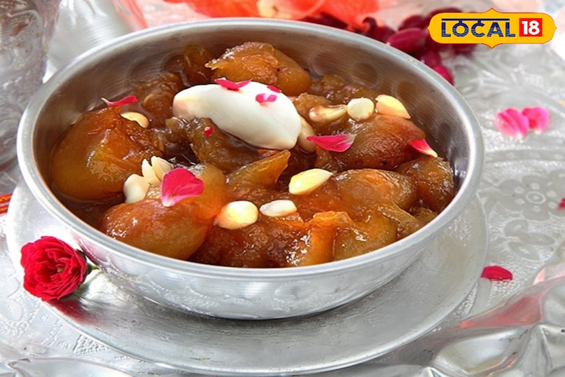 खुबानी का मीठा यह सूखी खुबानी से बना एक शाही हैदराबादी डेजर्ट है। इसे धीमी आंच पर तब तक पकाया जाता है जब तक यह चाशनी जैसा न हो जाए। इसे अक्सर मलाई या वनीला आइसक्रीम के साथ परोसा जाता है