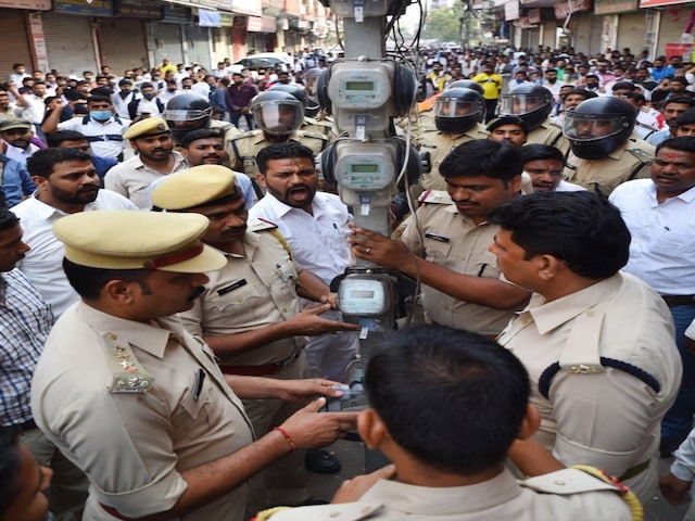 बिजली का मीटर हिन्दू-मुस्लिम नहीं करता, फिर क्यों बरपा हंगामा?सड़कों पर आए लोग