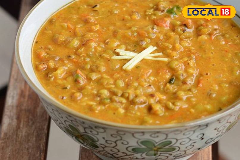 पाचन की समस्या अगर आप पेट दर्द, गैस या कमजोर पाचन शक्ति से परेशान हैं सिर्फ छिलके वाली मूंग दाल, इसका फायदा इसमें फाइबर की मात्रा अधिक होती है और यह शरीर द्वारा सबसे आसानी से पचती है।